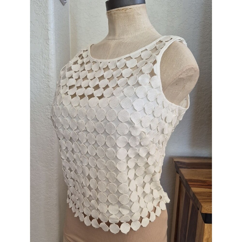 White house black market cut out Circle Design Crop top Sz 4/Small